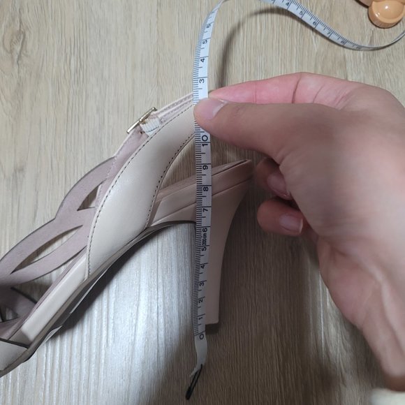 Nude leather Le Chateau heels - Picture 5 of 5